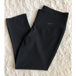 Nike Dri-Fit One Legend Cropped Leggings in Black
